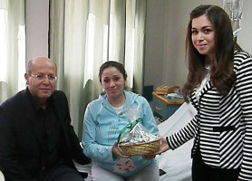 شركة التأمين الوطنية تكرم الأمهات والممرضات في المستشفيات