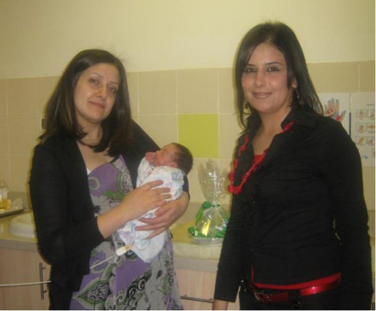 شركة التأمين الوطنية تكريم الامهام والممرضات في المستشفيات